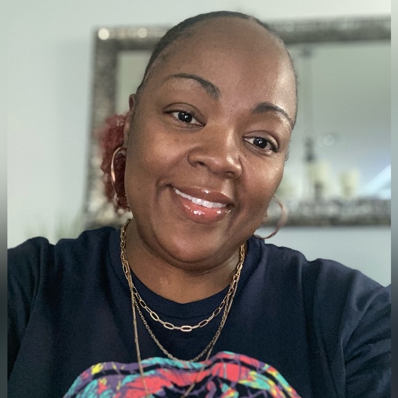 Meet your Posher, Shelia - Picture 1 of 1